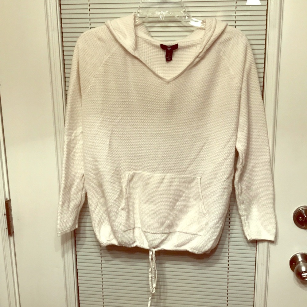 Gap sweater